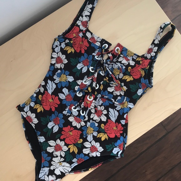 zara floral swimsuit